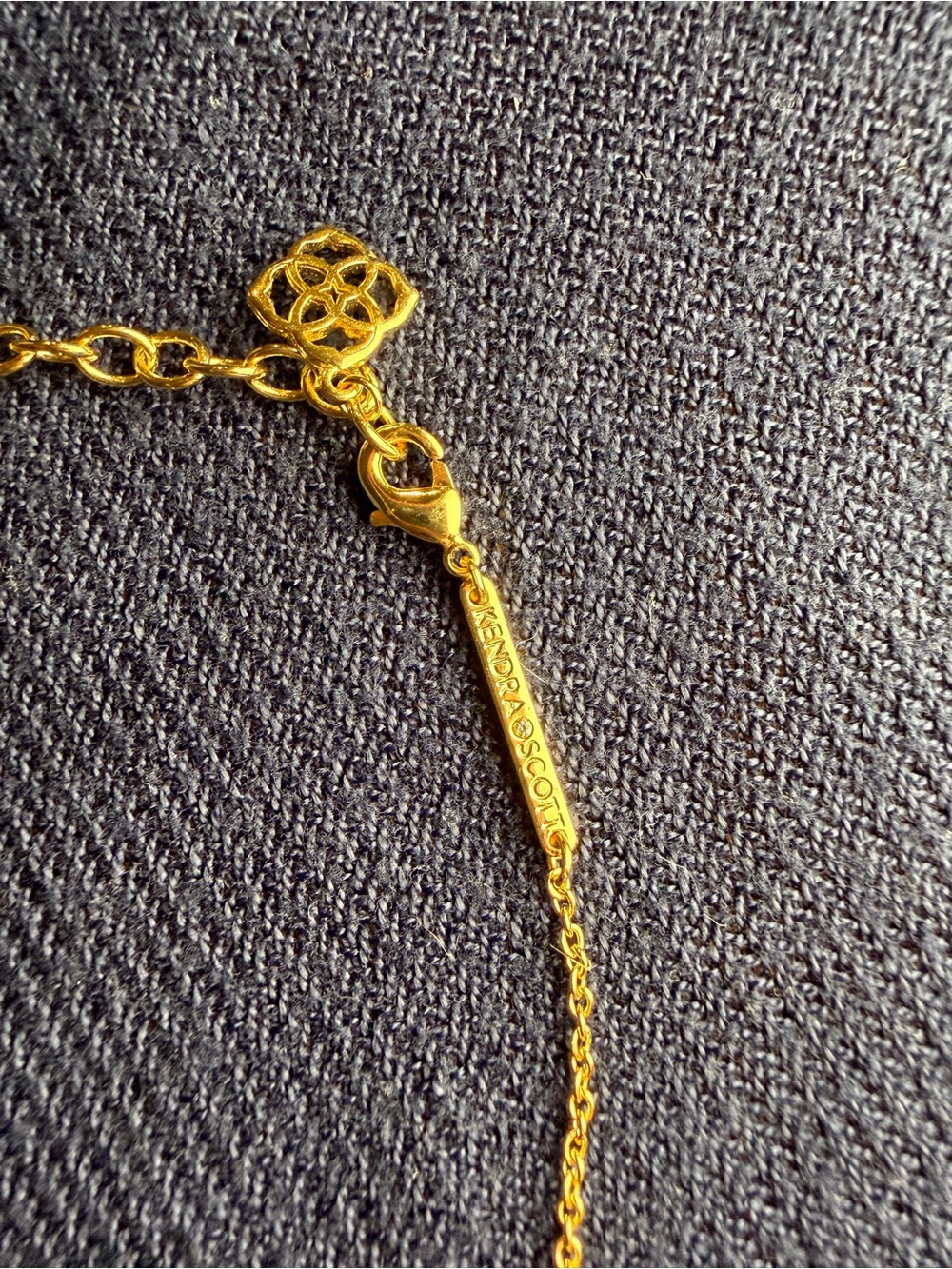 Kendra Scott Gold Oval Medallion Pendant Necklace - Picture 4 of 4